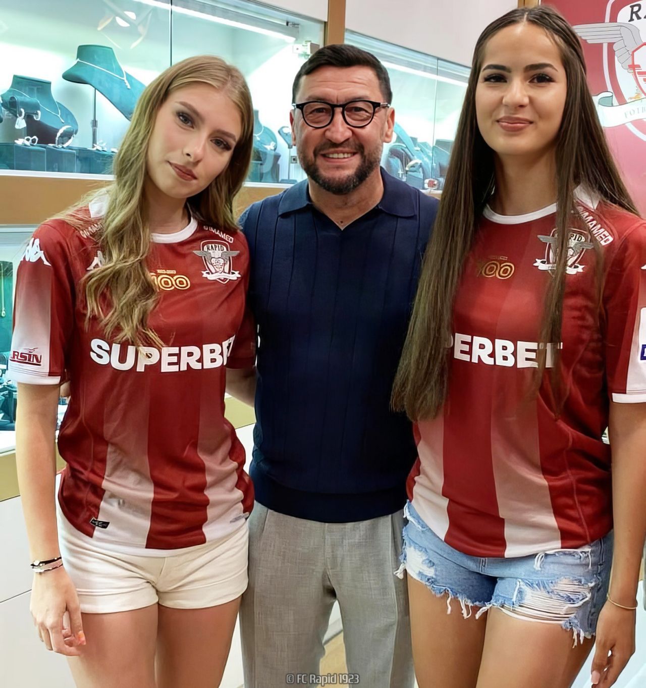 Romeo și Julieta din fotbalul românesc. El e jucător la Steaua, ea evoluează pentru Rapid_8
