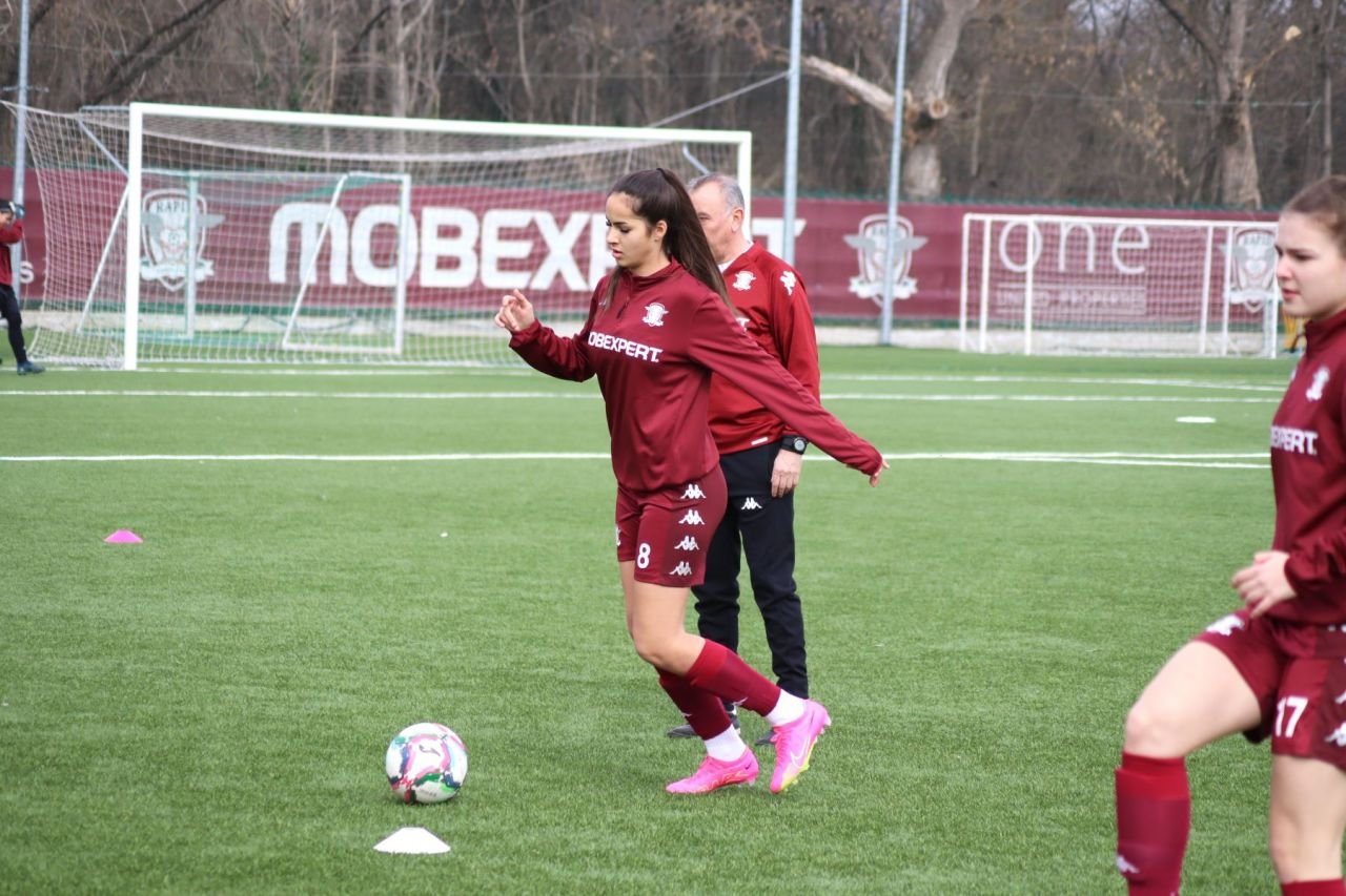 Romeo și Julieta din fotbalul românesc. El e jucător la Steaua, ea evoluează pentru Rapid_14