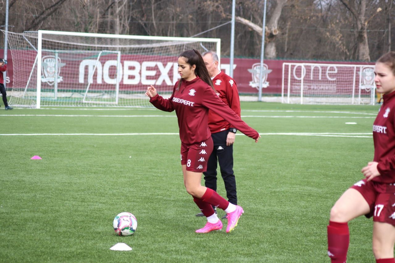 Romeo și Julieta din fotbalul românesc. El e jucător la Steaua, ea evoluează pentru Rapid_14