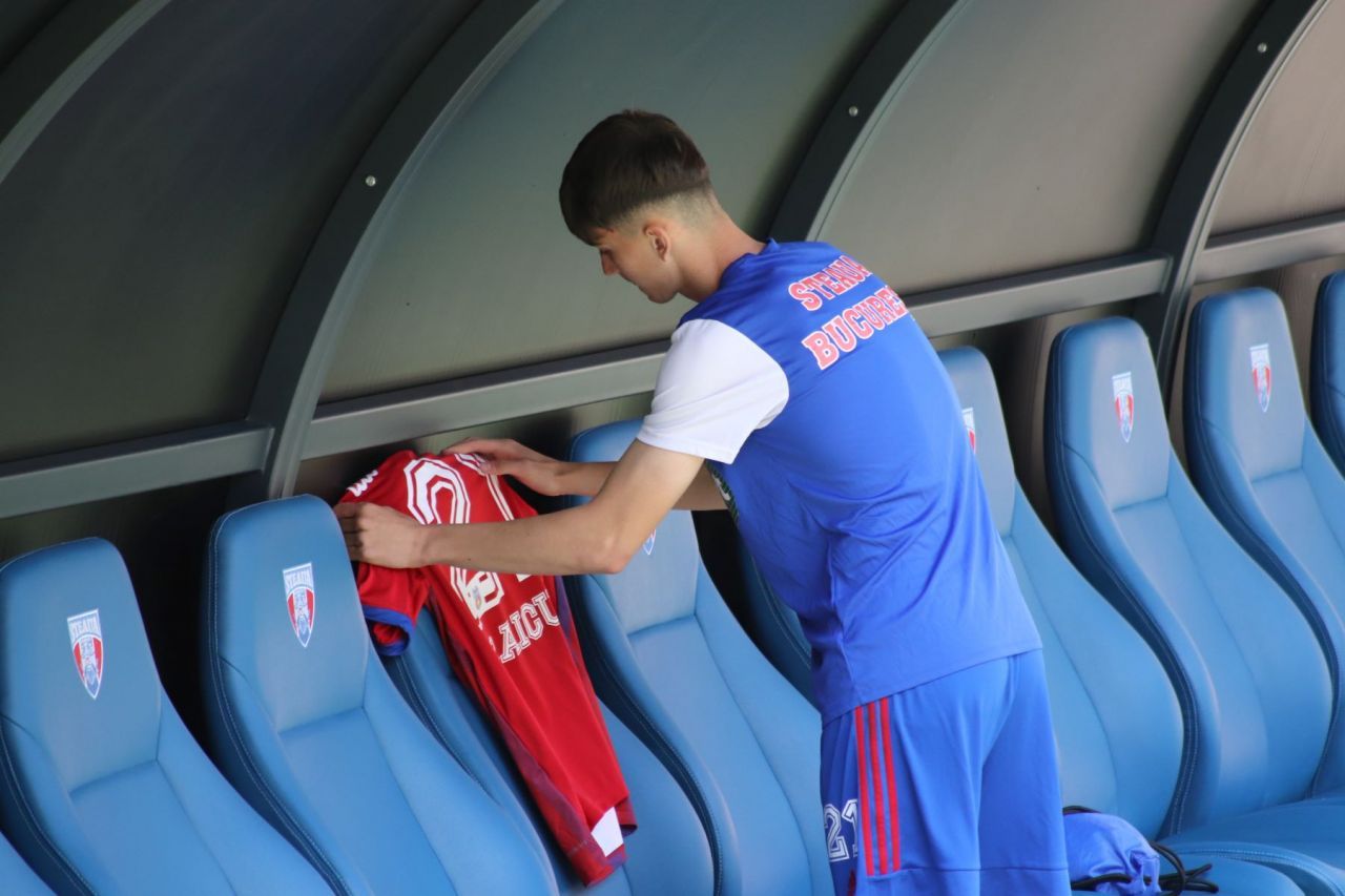 Romeo și Julieta din fotbalul românesc. El e jucător la Steaua, ea evoluează pentru Rapid_17