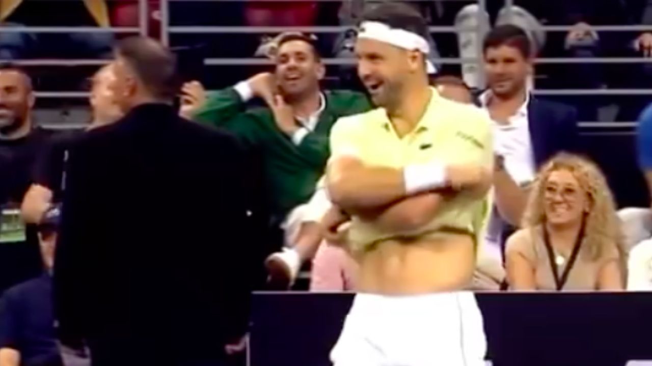 Striptease, dans și karaoke: imagini suprarealiste cu Novak Djokovic în țara vecină_2