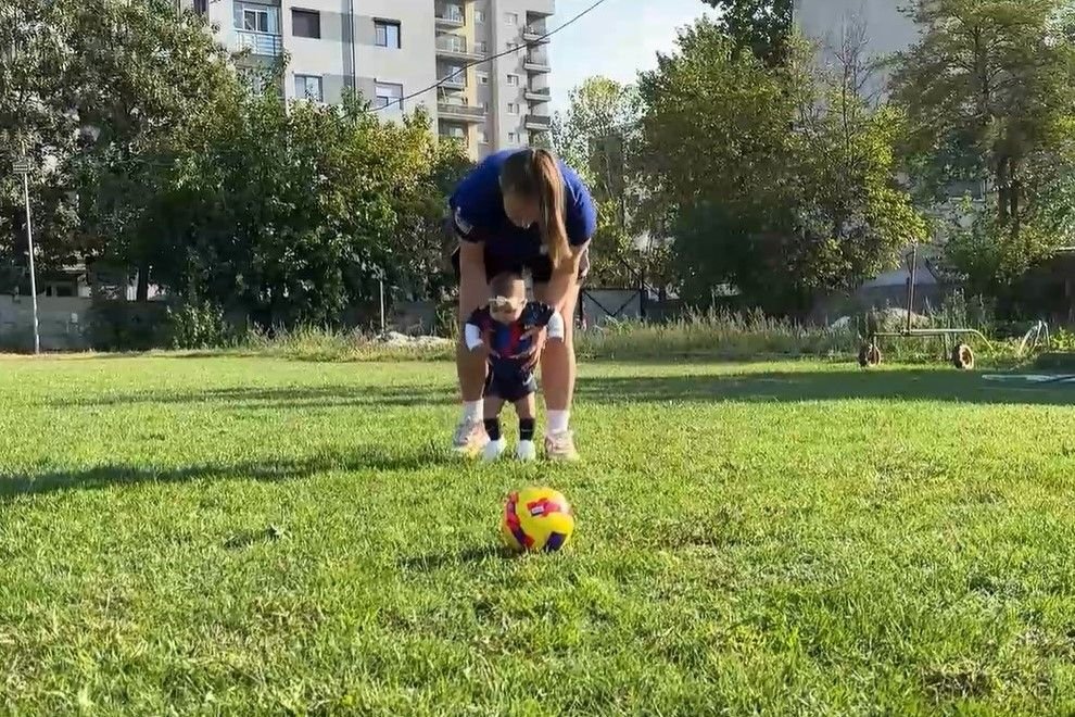 Ea este cea mai mică fotbalistă din România! Baby Iris are doar patru luni și e fiica unor sportivi_5