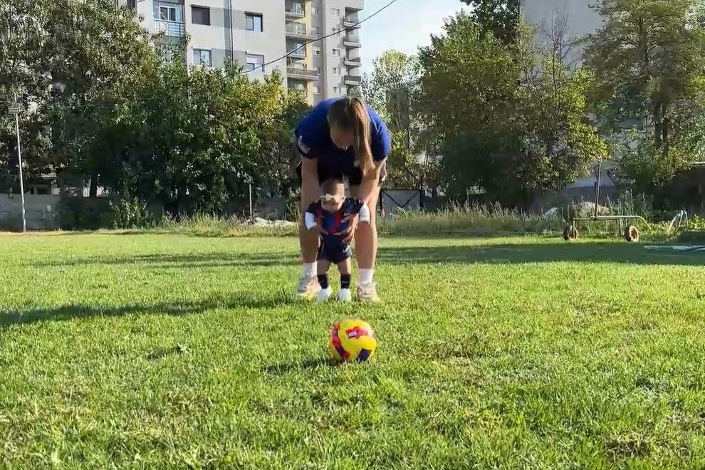 Ea este cea mai mică fotbalistă din România! Baby Iris are doar patru luni și e fiica unor sportivi_5