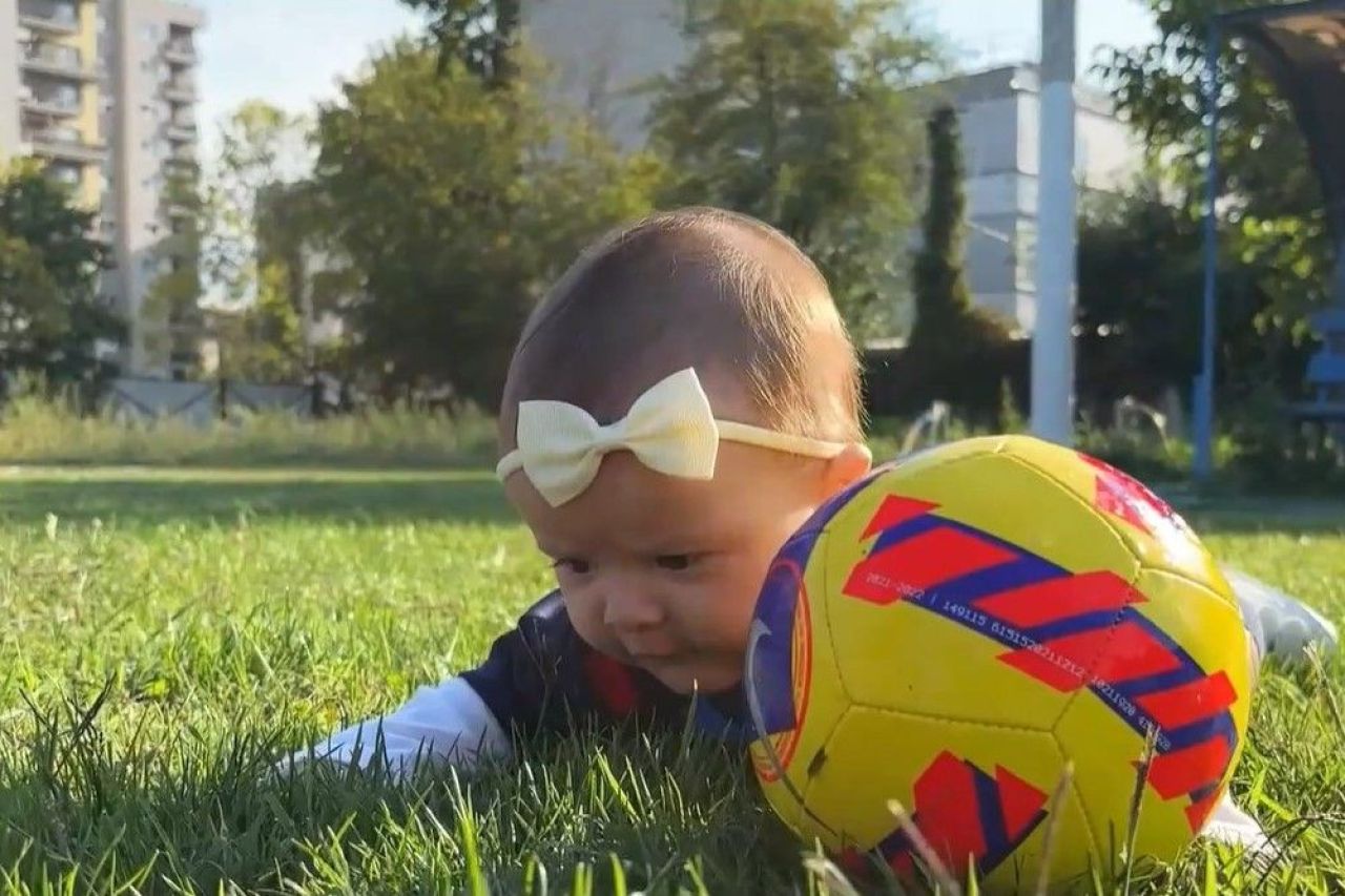 Ea este cea mai mică fotbalistă din România! Baby Iris are doar patru luni și e fiica unor sportivi_7