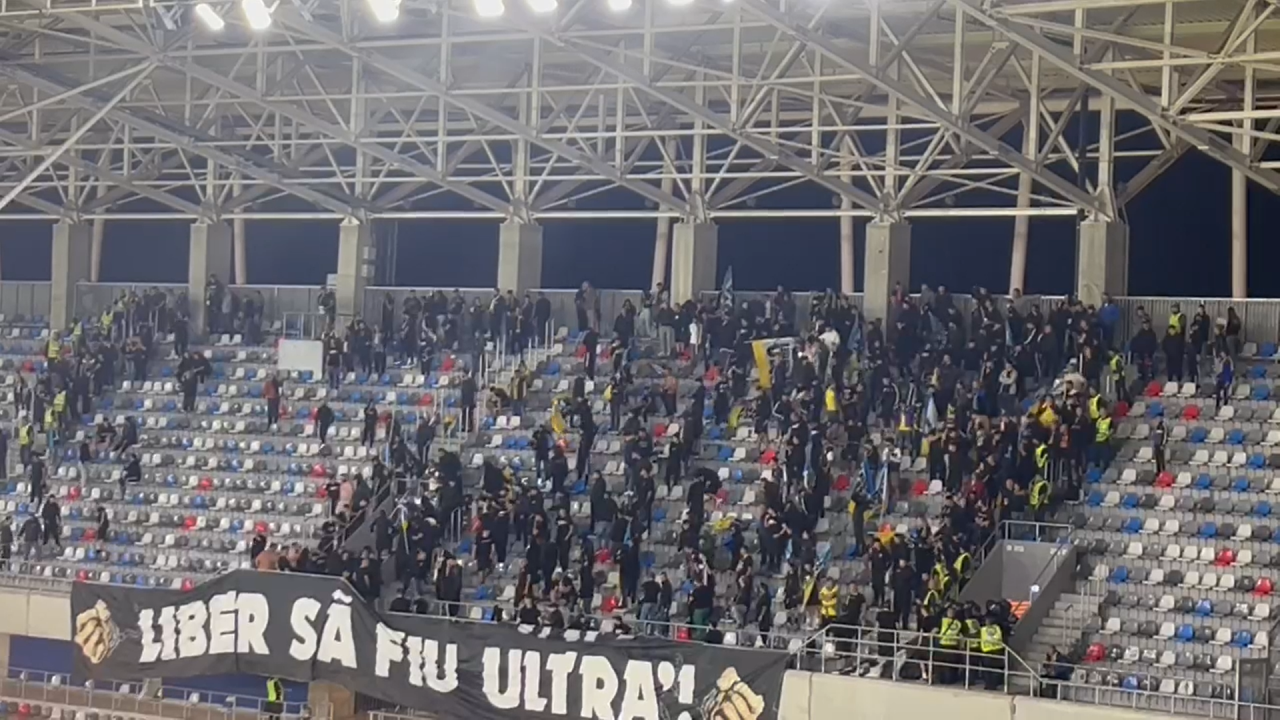 Scandal &icirc;n tribune la FCSB - Petrolul! Jandarmii au folosit gaze lacrimogene