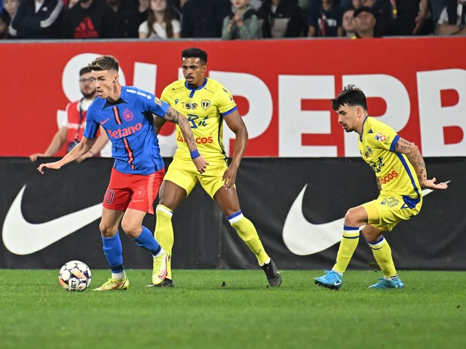 FCSB - Petrolul Ploiești 1-1. Roș-albaștrii pierd două puncte în prelungiri_3