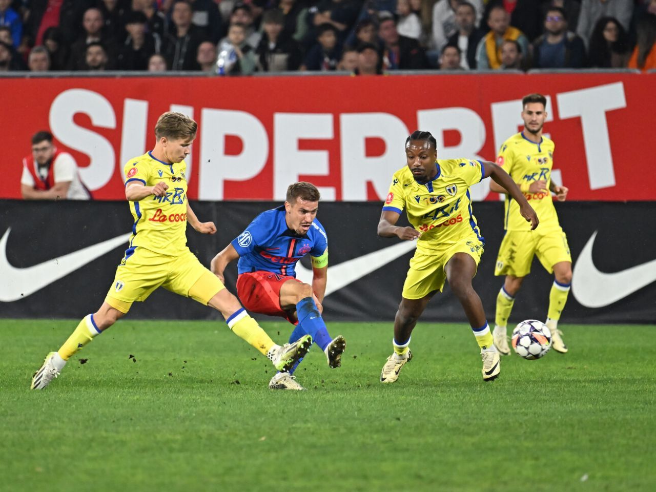 FCSB - Petrolul Ploiești 1-1. Roș-albaștrii pierd două puncte în prelungiri_8