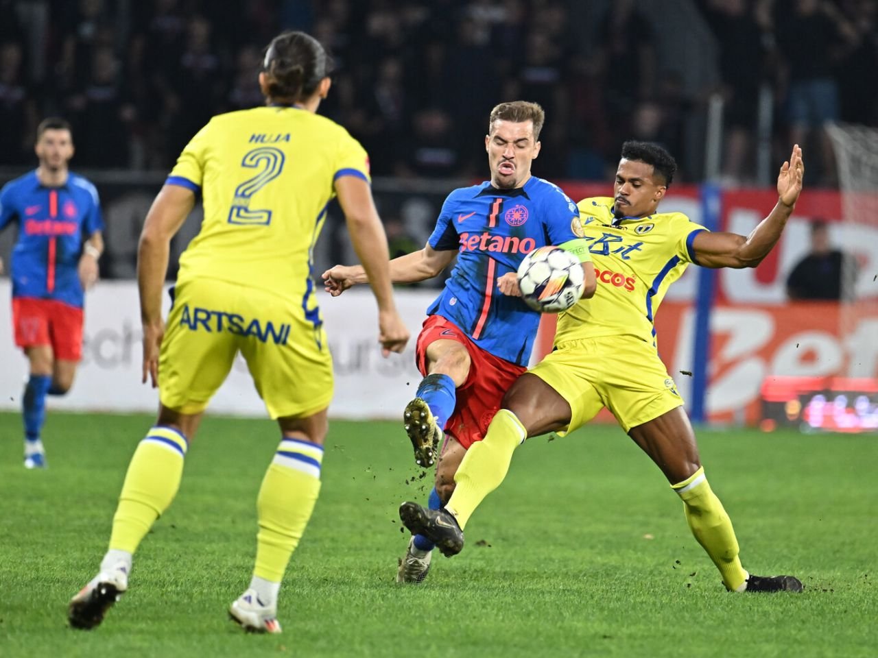 FCSB - Petrolul Ploiești 1-1. Roș-albaștrii pierd două puncte în prelungiri_11