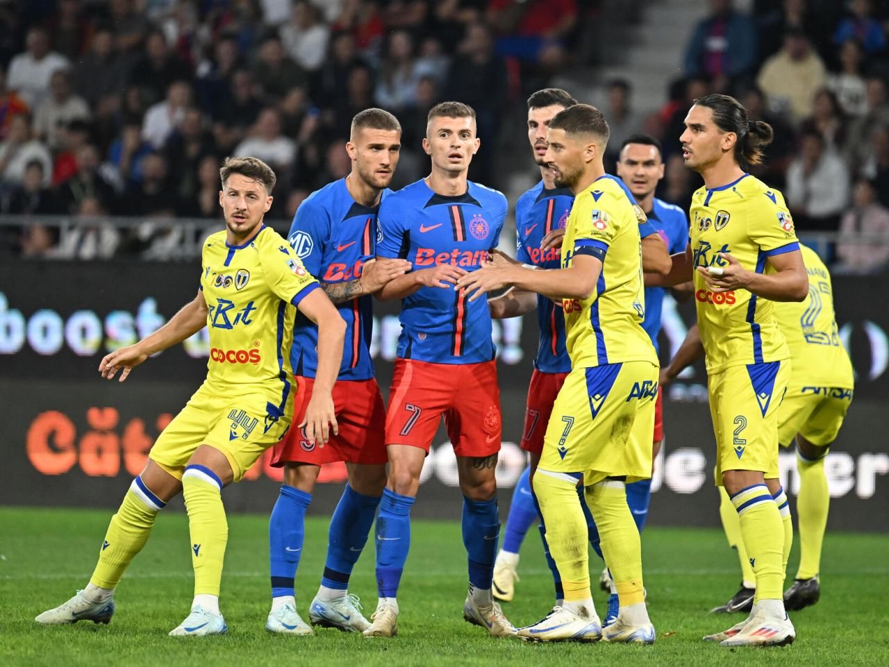 FCSB - Petrolul Ploiești 1-1. Roș-albaștrii pierd două puncte în prelungiri_12