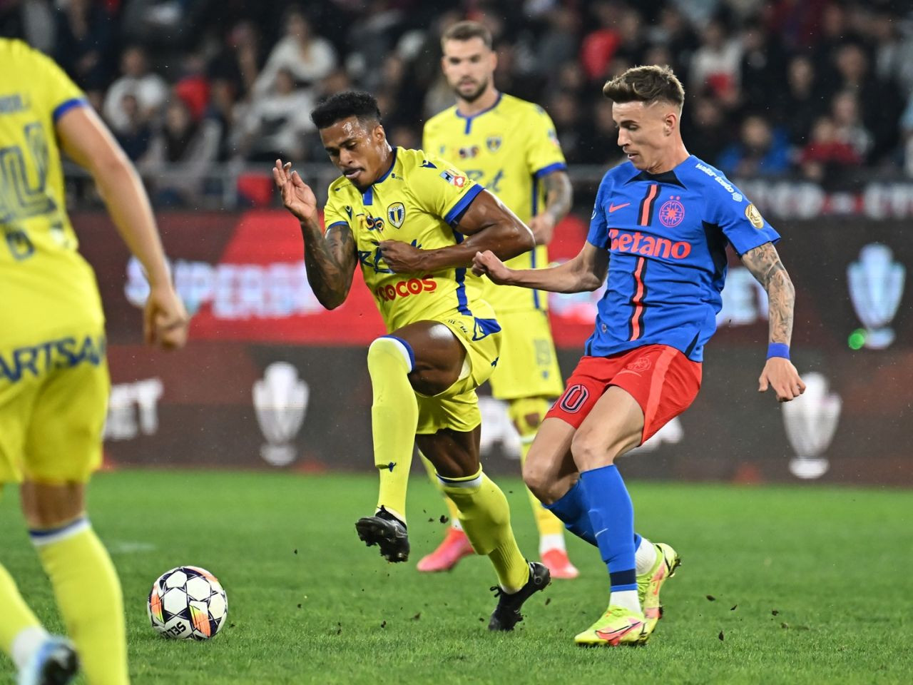 E OUT după FCSB - Petrolul: &rdquo;Ruptură de ligament &icirc;ncrucișat. Va lipsi 6-8 luni&rdquo;