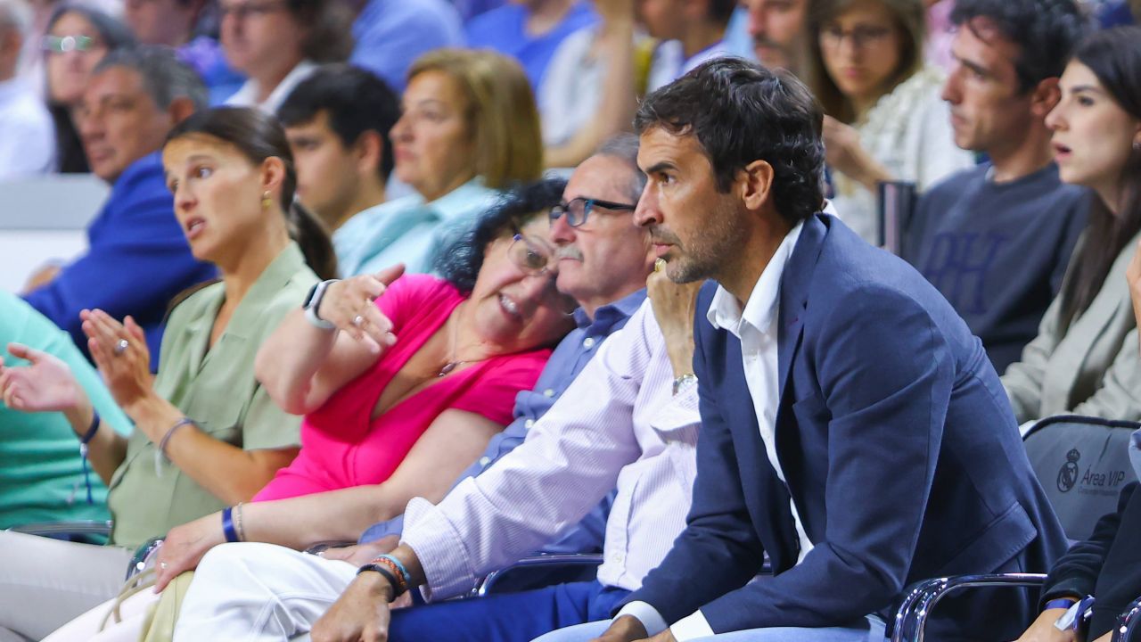 Legendarul Raul, aproape de primul job important al carierei de antrenor! La un pas să preia un