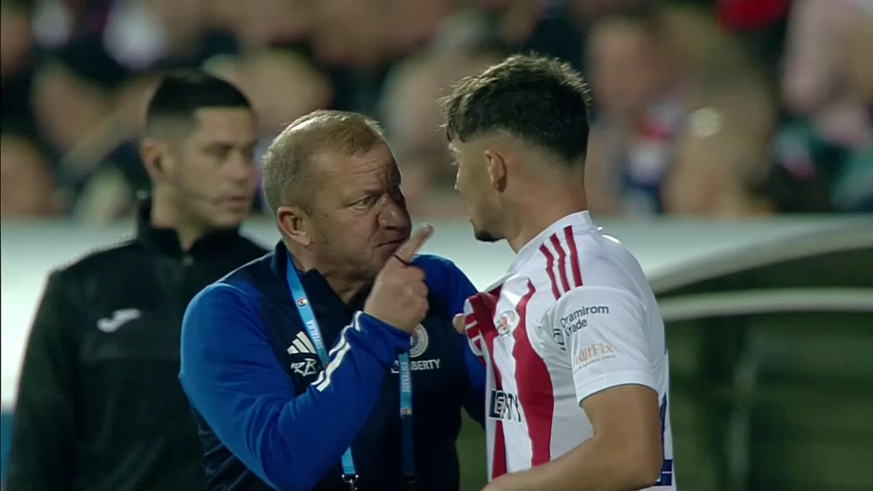 Gălățenii au reacționat după ce Dorinel Munteanu și-a bruscat un jucător: C&acirc;nd eram mic am luat palme