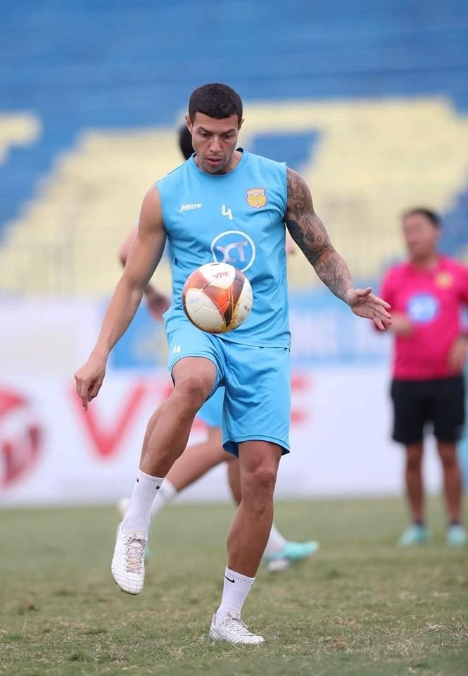 Ce mai face Lucas Alves, fostul căpitan al lui Dinamo. Brazilianul joacă în Champions League!_15