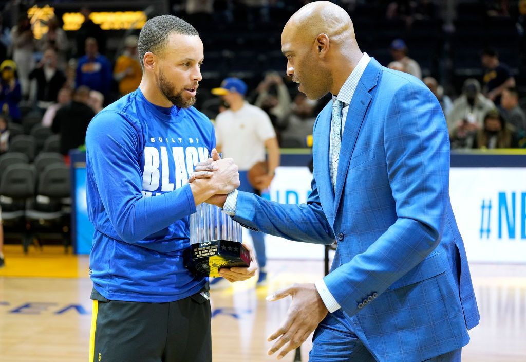 Vince Carter, primul baschetbalist din istoria francizei căruia Toronto Raptors îi retrage tricoul de joc_4