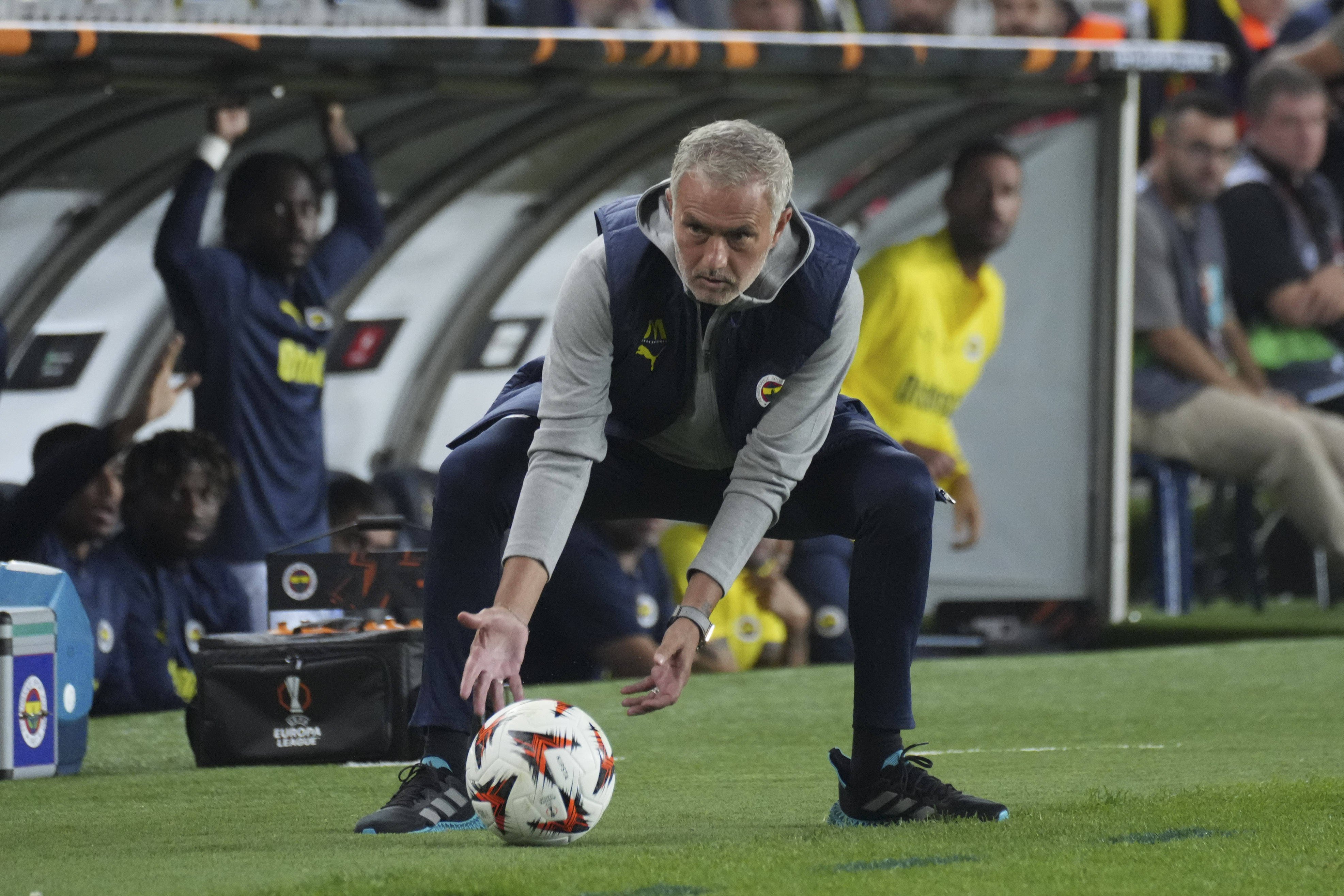 Jose Mourinho a primit cel mai neobișnuit cartonaș galben! Ce a făcut la Antalyaspor &ndash; Fenerbahce după ce echipa sa a avut un gol anulat