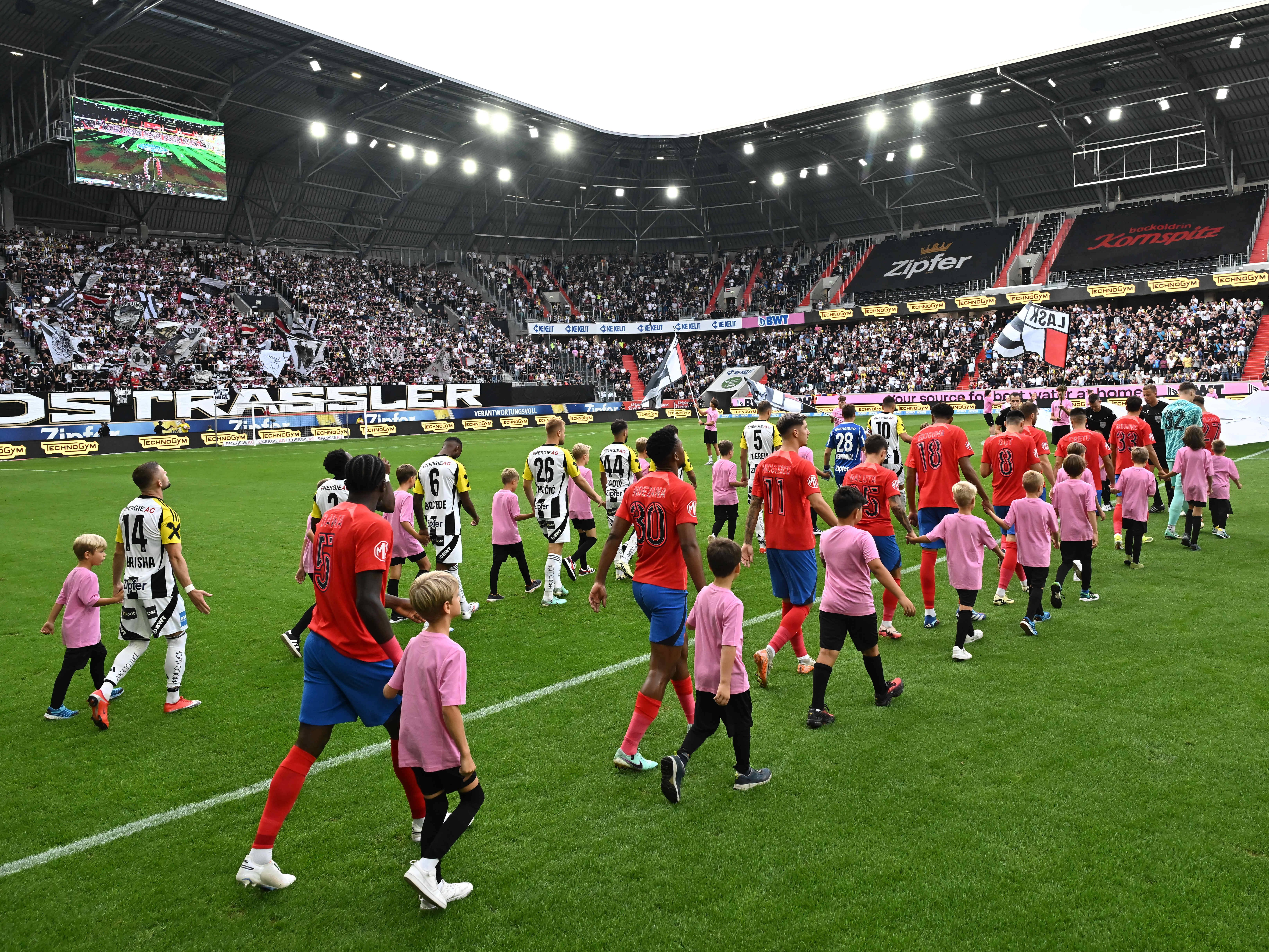 LASK Linz, pe un butoi de pulbere! Fanii fostei adversare a lui FCSB boicotează meciurile