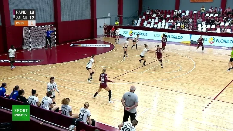 Rapid - HC Zalău 20-15 după prima repriză (02.10.2024)