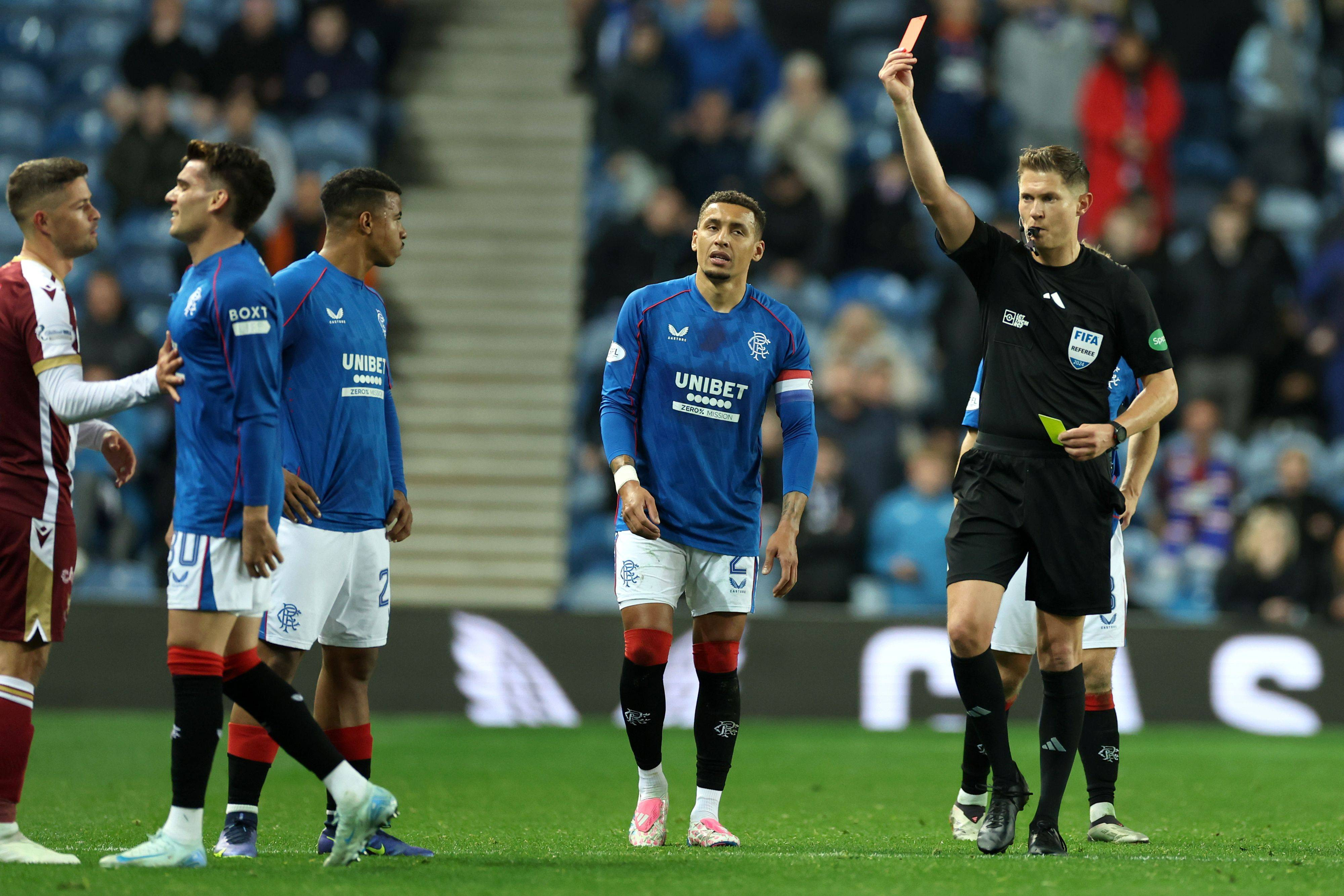 Scoțienii sunt &icirc;mpărțiți după ce Ianis Hagi a fost eliminat &icirc;n primul său meci după revenirea &icirc;n lotul lui Rangers: &rdquo;Jalnic&rdquo; / &rdquo;Pasă perfectă!&rdquo;