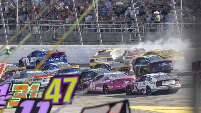 &rdquo;The Big One&rdquo;, cel mai mare accident din istoria Nascar! 28 de maşini au fost implicate
