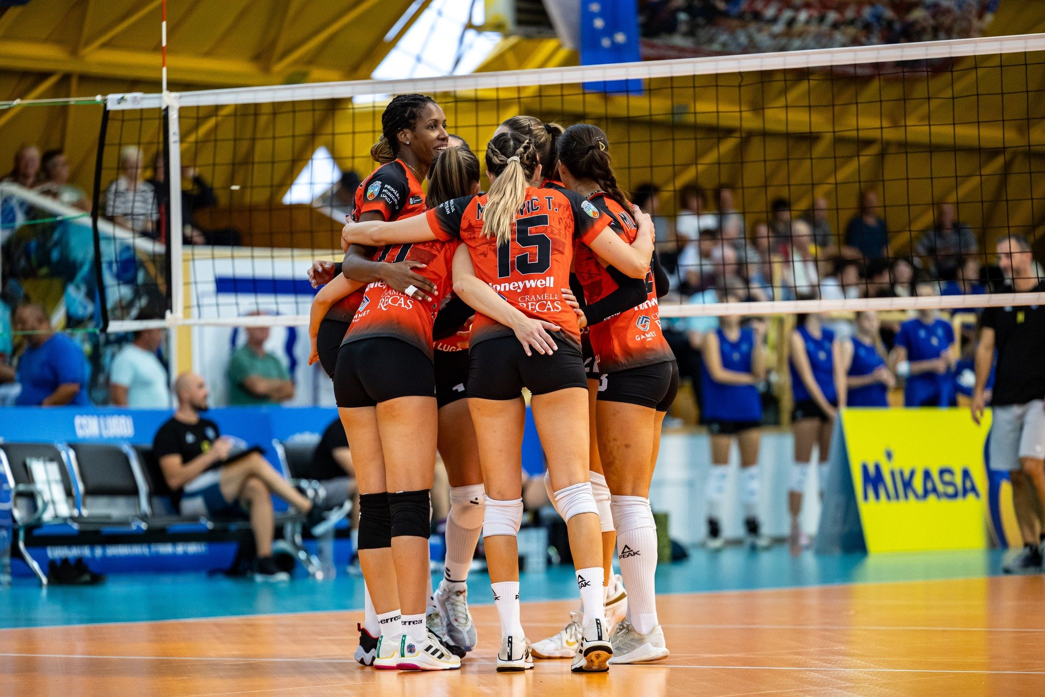 Ariana Lugojana! Cu Ariana P&icirc;rv &icirc;n formă maximă, CSM Lugoj a debutat perfect &icirc;n CEV Challenge Cup