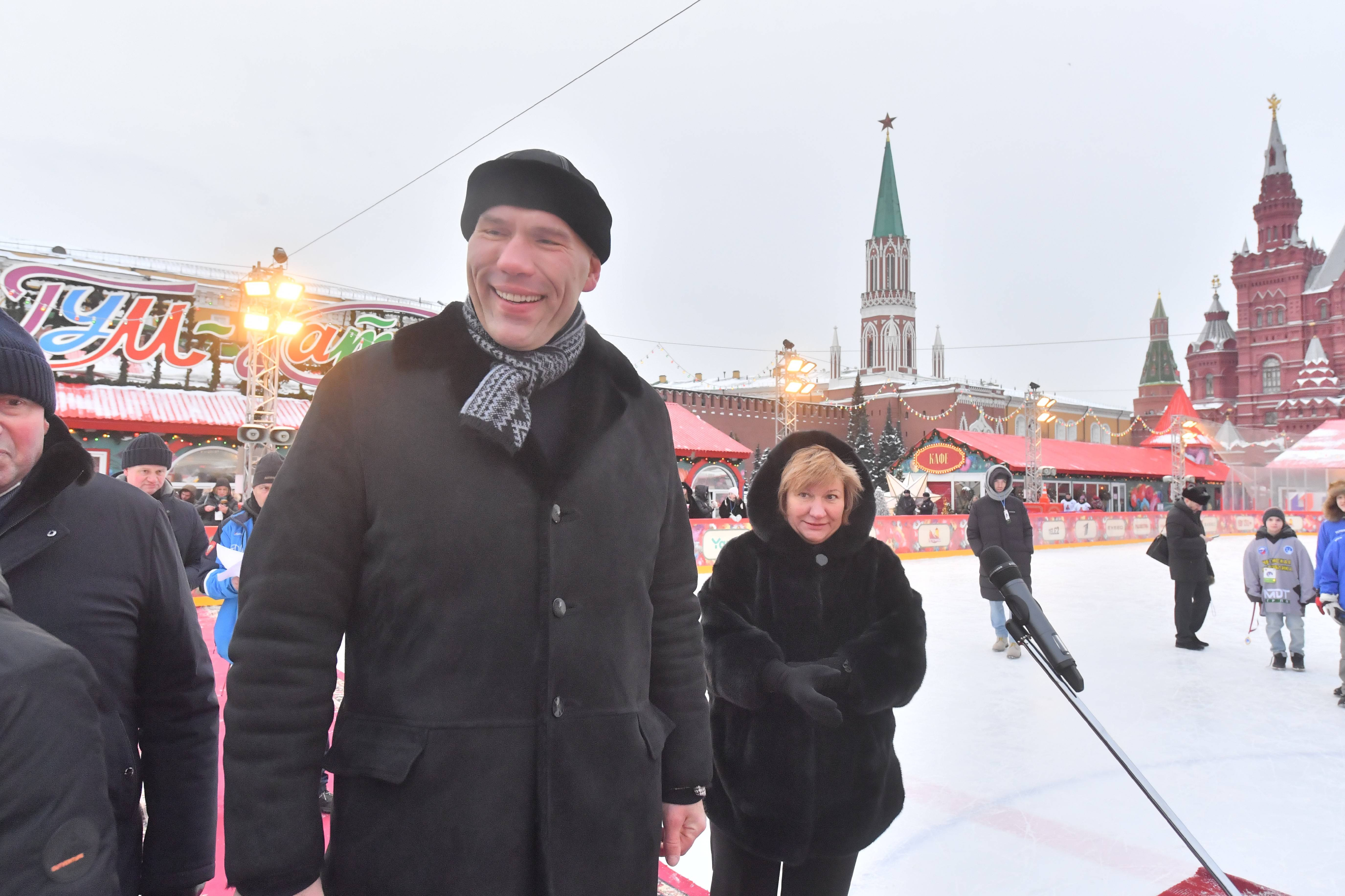 Viața lui Nikolai Valuev după retragerea din box. E mare susținător al lui Putin și a evitat &icirc;nrolarea cu o poveste de copii