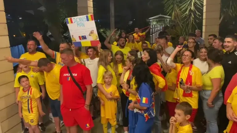 Huiduieli la hotelul Rom&acirc;niei! Ce i-a nemulțumit pe fanii care au mers să se pozeze cu tricolorii după meciul cu Cipru