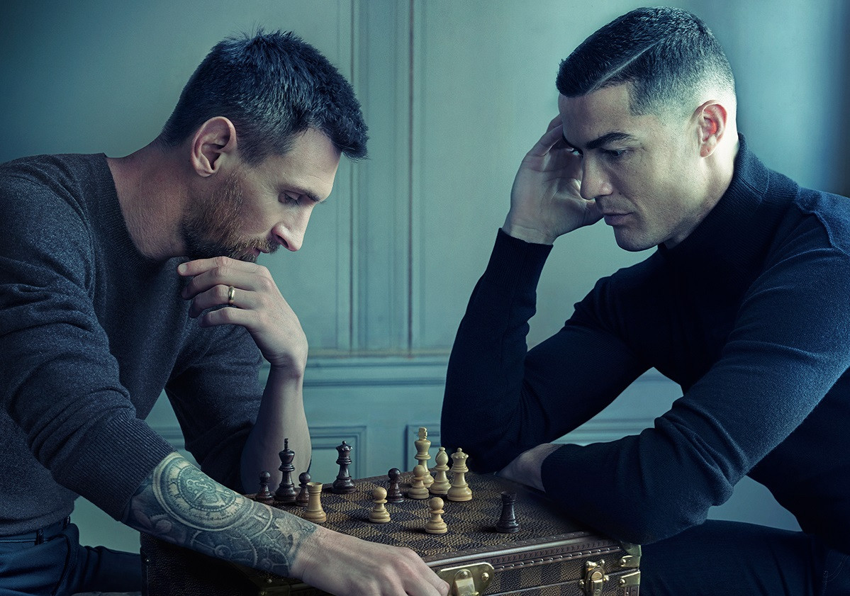 Cristiano Ronaldo răm&acirc;ne cel mai bine plătit fotbalist din lume. C&acirc;știgă de două ori mai mult dec&acirc;t Lionel Messi