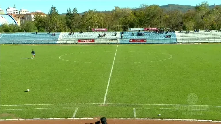 Un elicopter a aterizat pe teren &icirc;n timpul unui meci de fotbal din Rom&acirc;nia