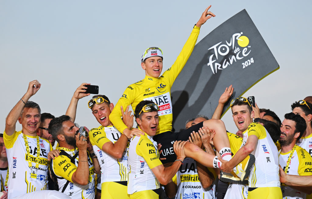 Tadej Pogacar a semnat p&acirc;nă &icirc;n 2030! Ciclistul, plătit cu același salariu ca portarul Ederson la Manchester City