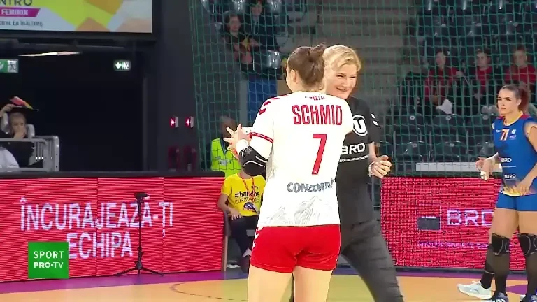 Trofeul Carpați: România - Elveția (începutul meciului)