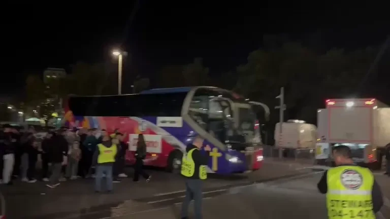 Vali Crețu, aplaudat la scenă deschisă &icirc;nainte de FCSB - Rapid (27.10.2024)