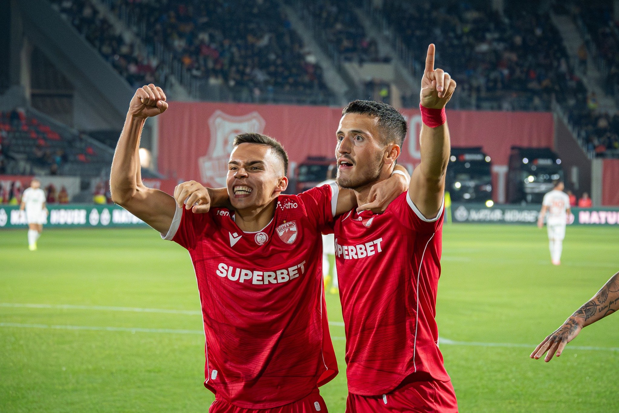 Așa arată echipa etapei a 14-a din Superligă: c&acirc;te un jucător de la FCSB și Rapid, c&acirc;te doi de la Dinamo și Petrolul