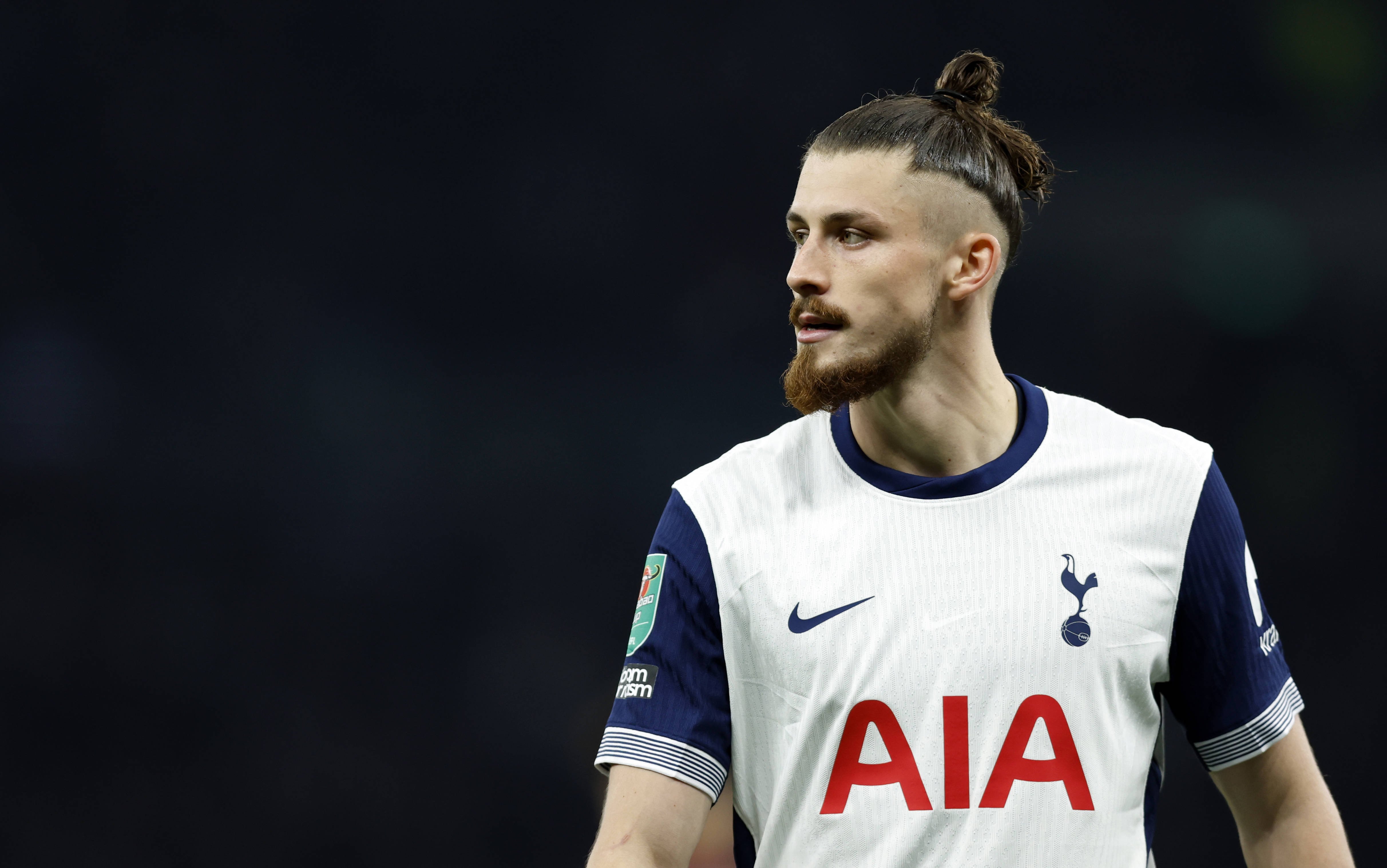 Ce notă a primit Radu Drăgușin, integralist &icirc;n Tottenham - Aston Villa: A fost o forță
