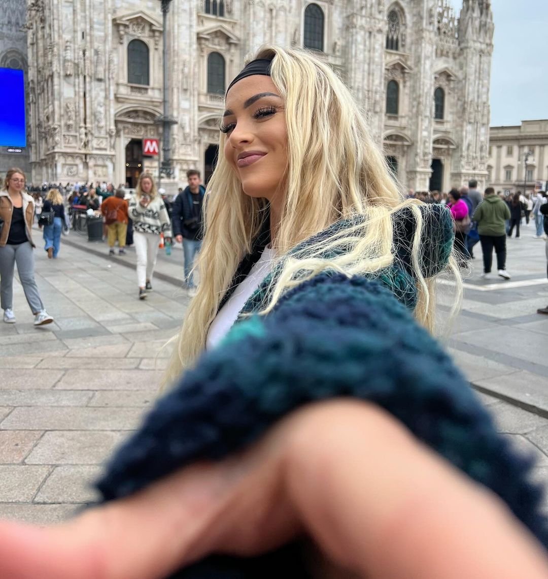 Cea mai sexy fotbalistă din lume s-a pozat &icirc;ntr-un costum provocator de Halloween și l-a etichetat pe Cristiano Ronaldo. Reacțiile au apărut imediat: Divorțăm!
