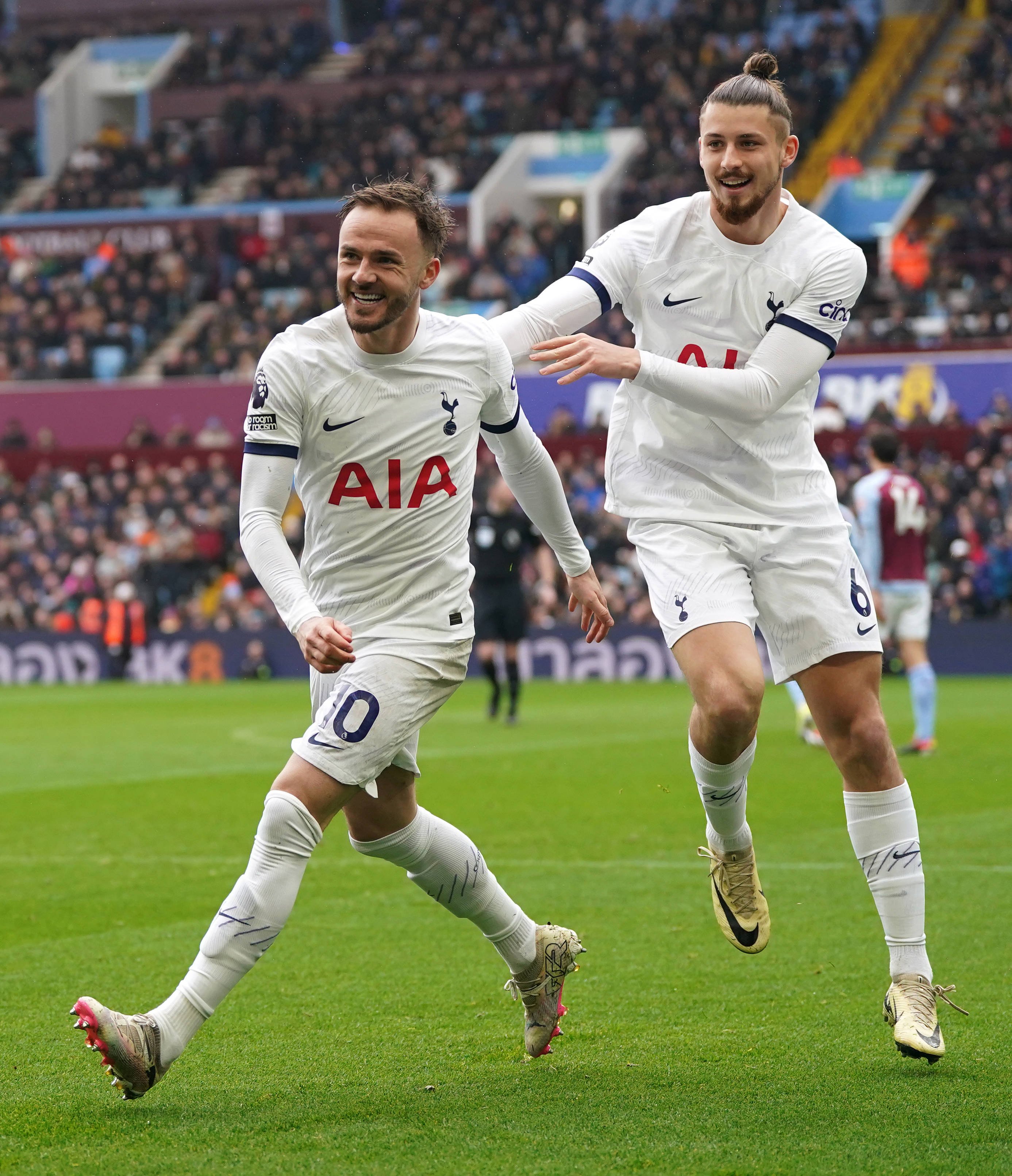 Colegul lui Drăgușin a intrat &icirc;n istoria Premier League! Borna atinsă
