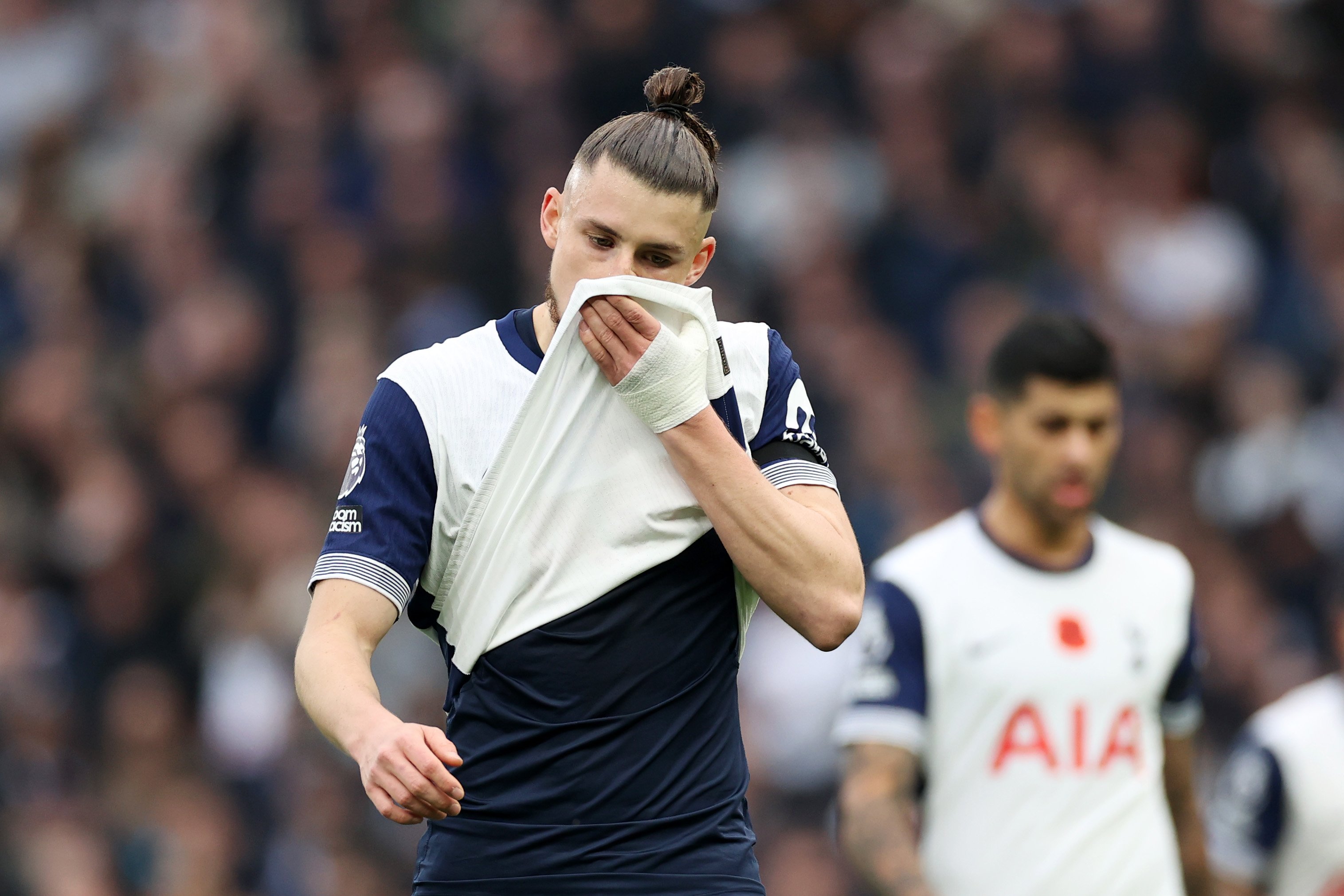 Radu Drăgușin a fost integralist pentru Tottenham și reacțiile au venit imediat: &rdquo;Cel mai bun compliment&rdquo;