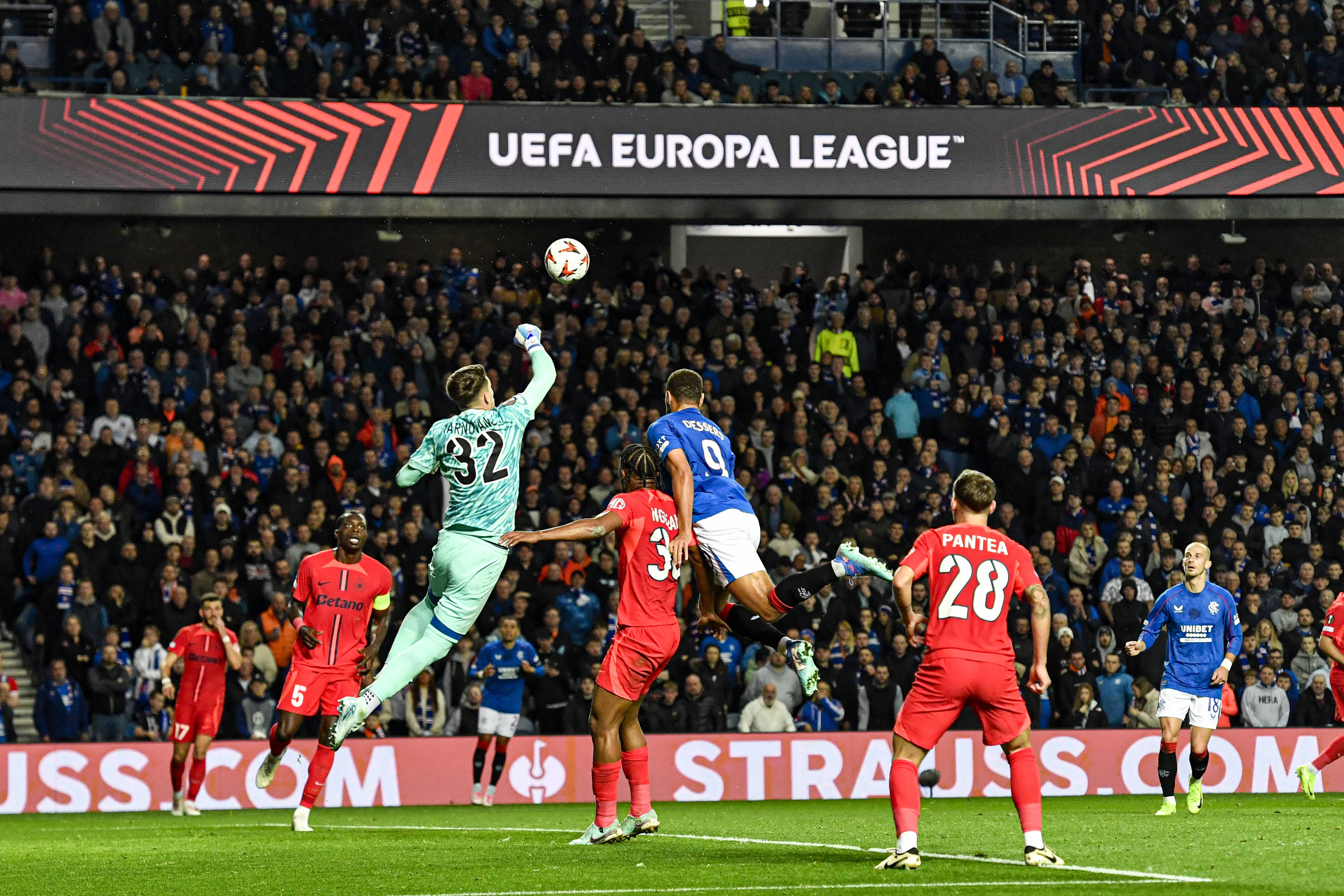 Doi fotbaliști de la FCSB, &icirc;n topul jucătorilor din Europa League după primele patru etape!