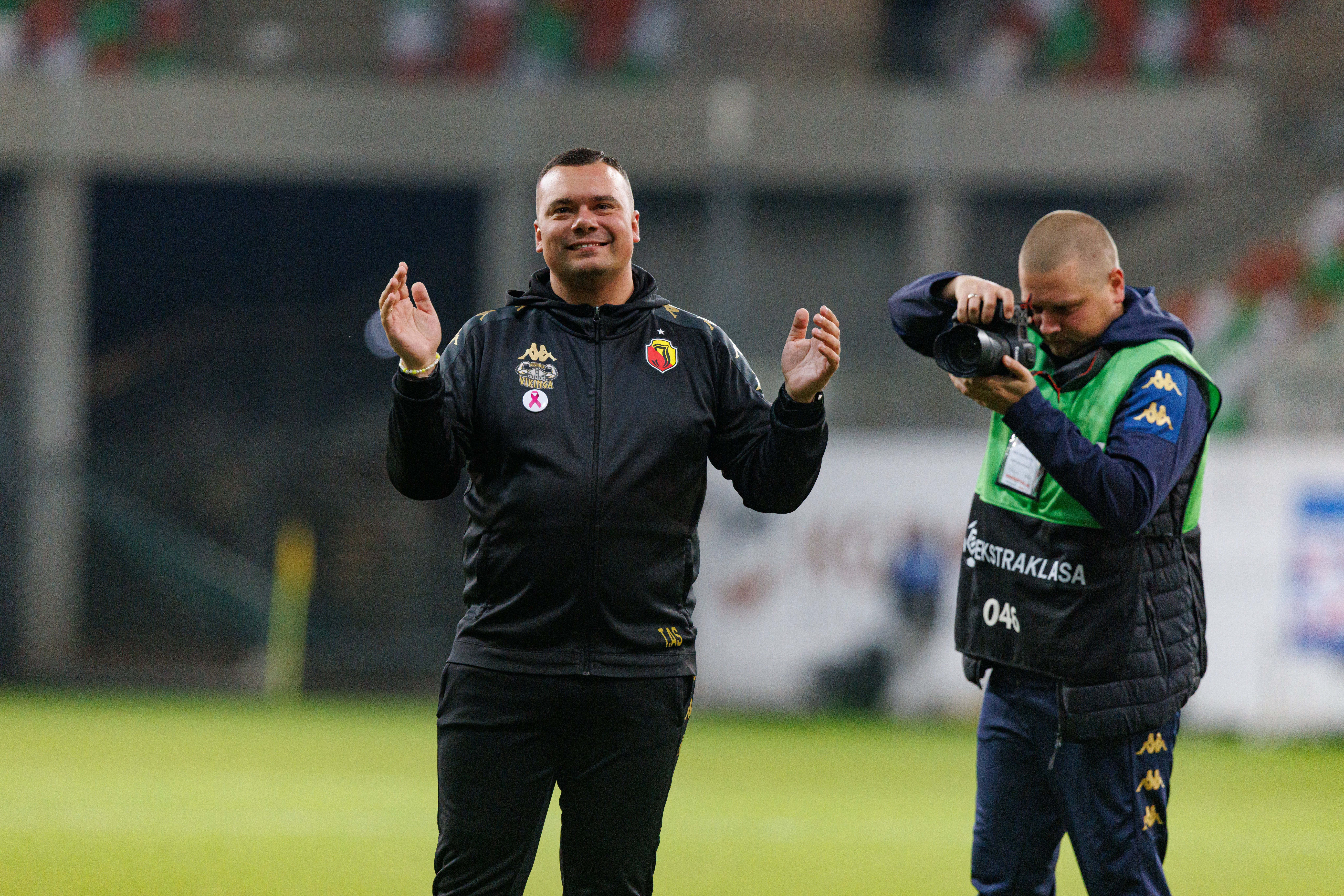 Țara care face legea &icirc;n Conference League cu antrenori de 30 de ani! Are două echipe pe podium, ambele cu punctaj maxim