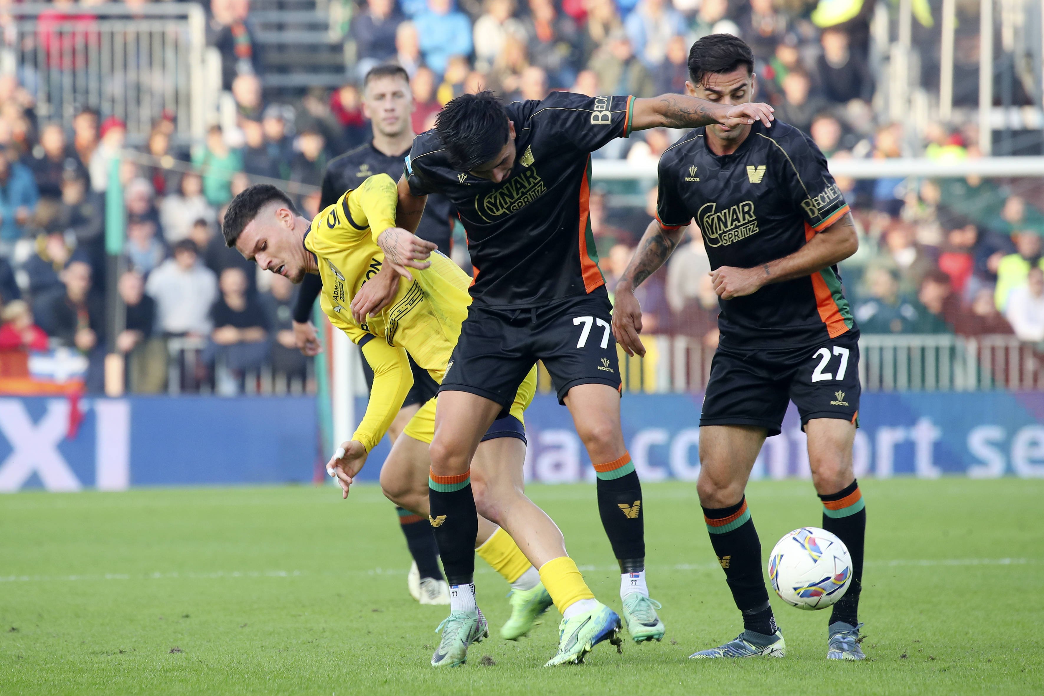 Notele primite de Dennis Man și Valentin Mihăilă după Venezia &ndash; Parma 1-2. Primul a contribuit cu un assist