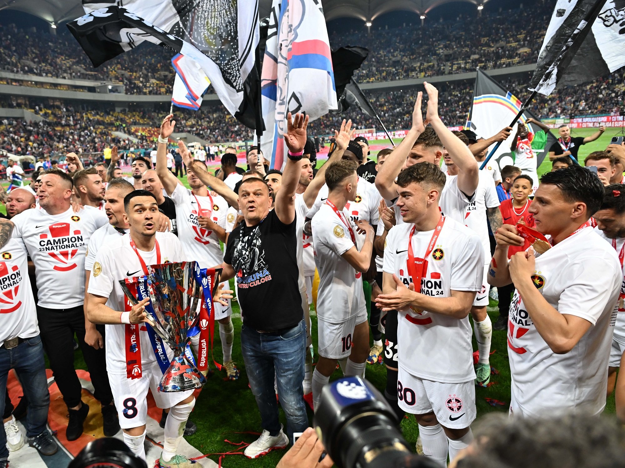 Ce echipă va &icirc;ncheia anul 2024 din postura de lider &icirc;n Superligă? Cititorii Sport.ro au dat răspunsul