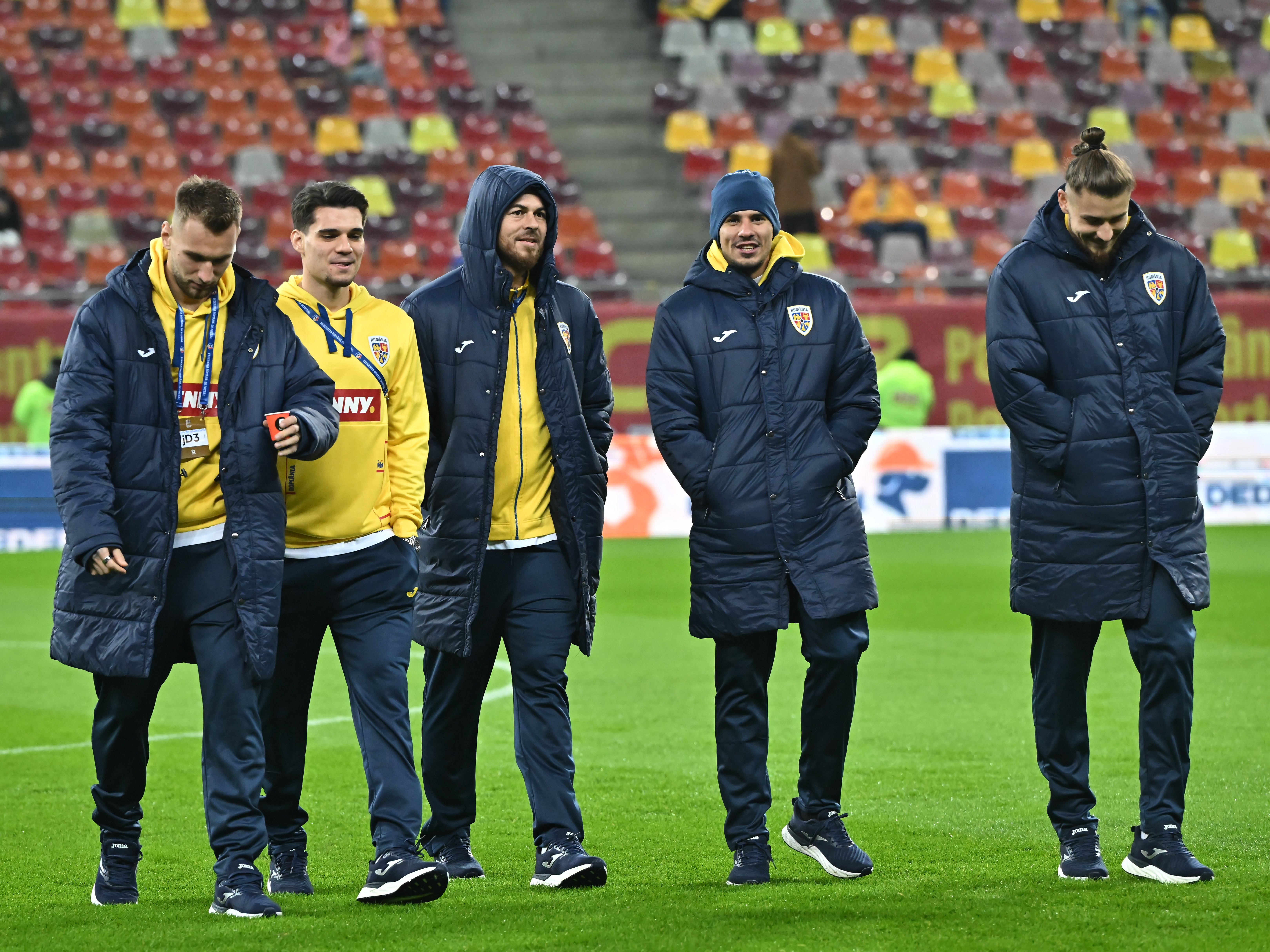 Rom&acirc;nia - Kosovo, &icirc;n imagini. Ianis Hagi, z&acirc;mbitor / Nebunie &icirc;n tribune