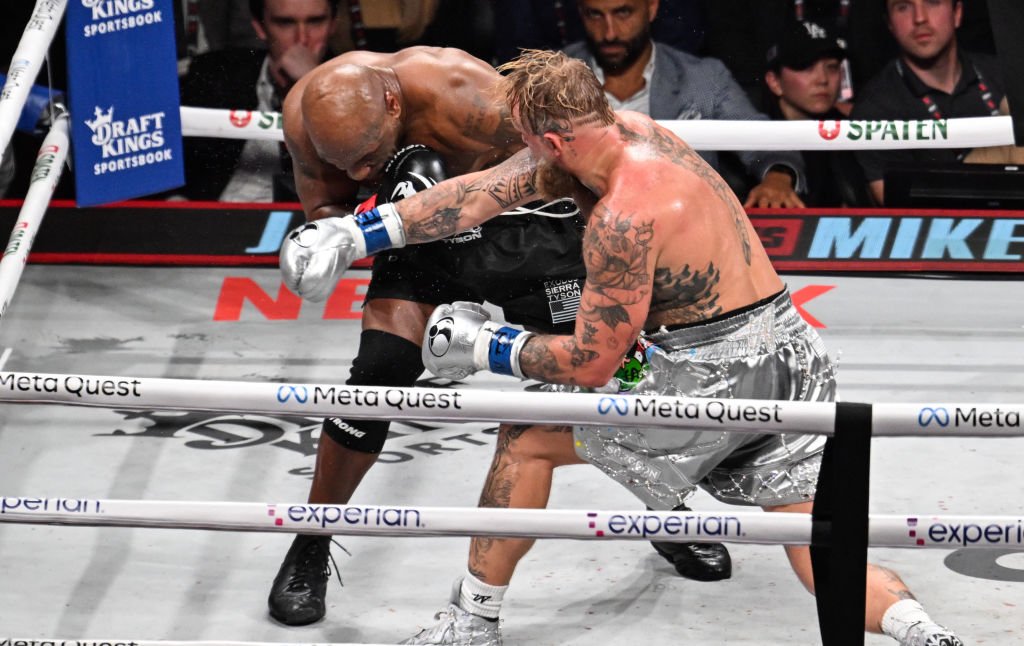 Sumele amețitoare c&acirc;știgate de Jake Paul și Mike Tyson, după meciul din Texas