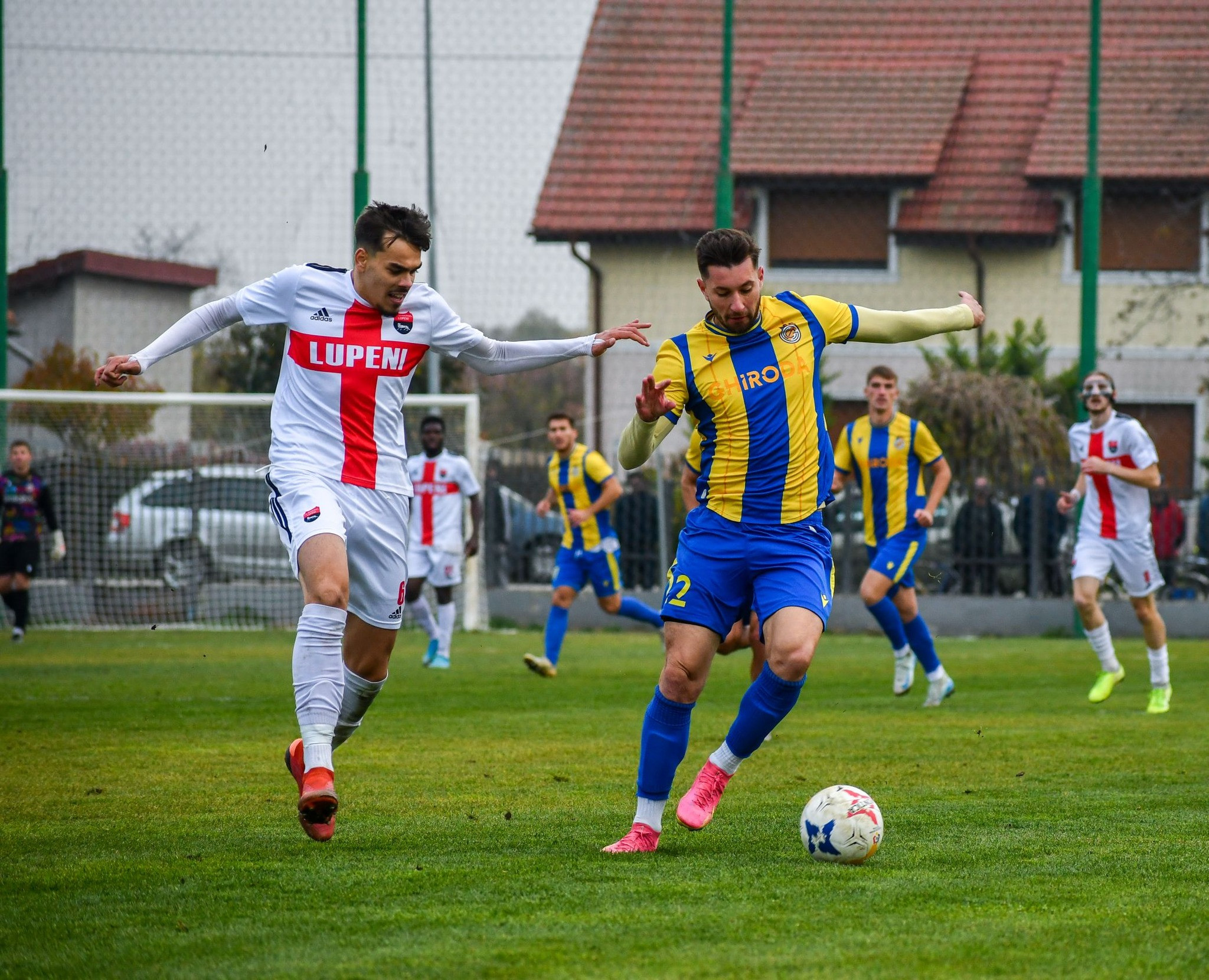Scandal monstru &icirc;n derby-ul din Liga 3! Arbitrul a dat &icirc;n prelungiri &rdquo;at&acirc;tea penalty-uri p&acirc;nă i-a &icirc;nvins&rdquo;