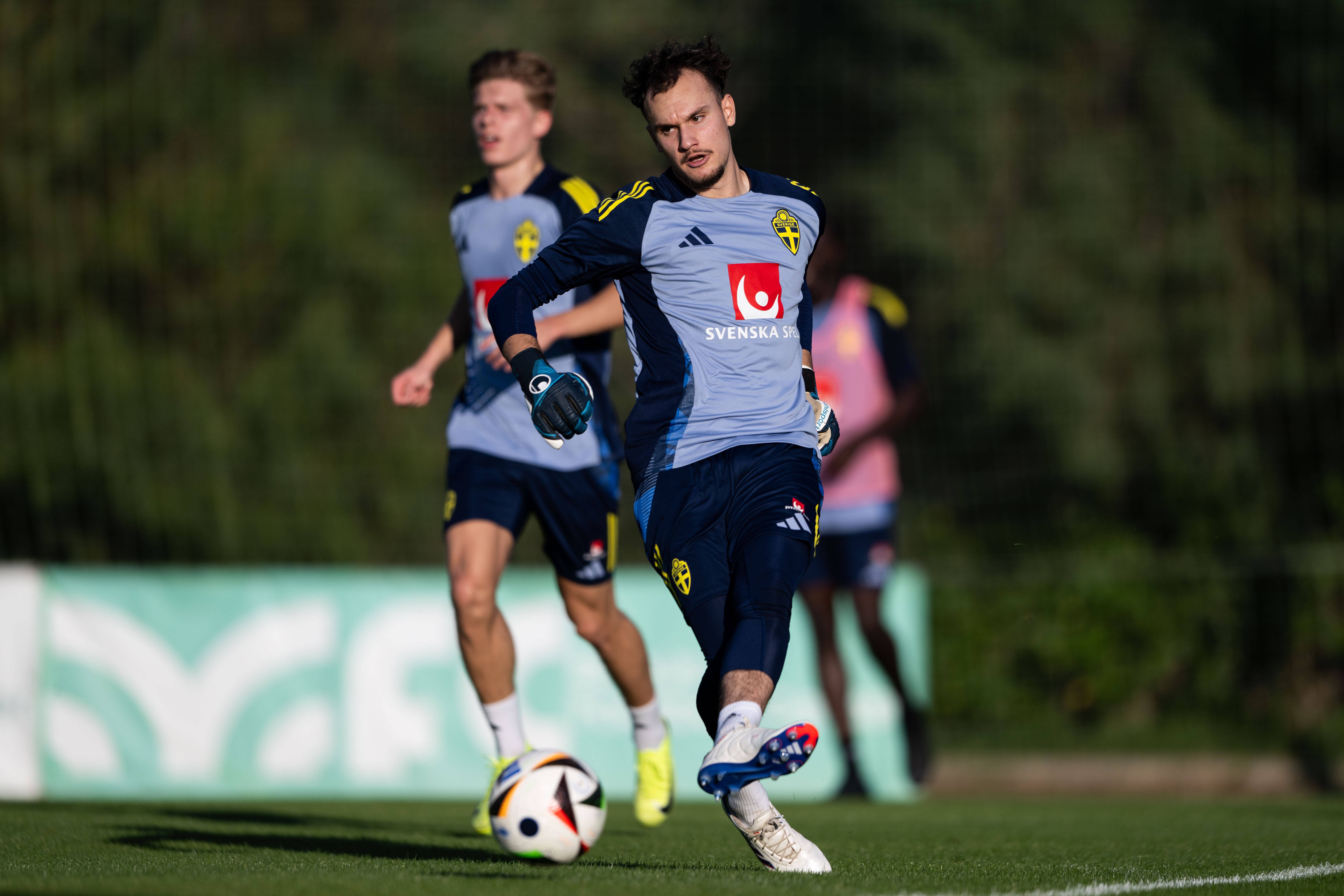 &rdquo;Noua națională a Suediei&rdquo; &icirc;ncepe cu un fotbalist rom&acirc;n care a dorit să joace pentru &rdquo;tricolori&rdquo;, prezentat &icirc;n exclusivitate de Sport.ro!