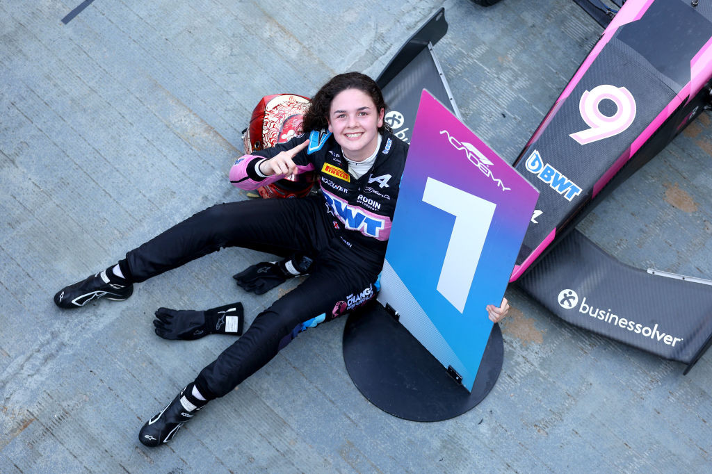 Abbi Pulling poate fi următoarea femeie care pilotează &icirc;n Formula 1!