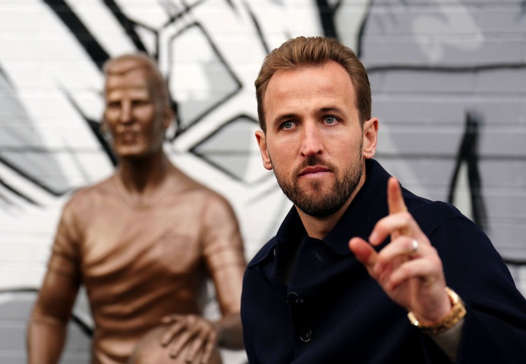 A fost dezvăluită statuia lui Harry Kane, dar fanii englezului au izbucnit &icirc;n r&acirc;s: &rdquo;Este Dani Olmo?&rdquo;