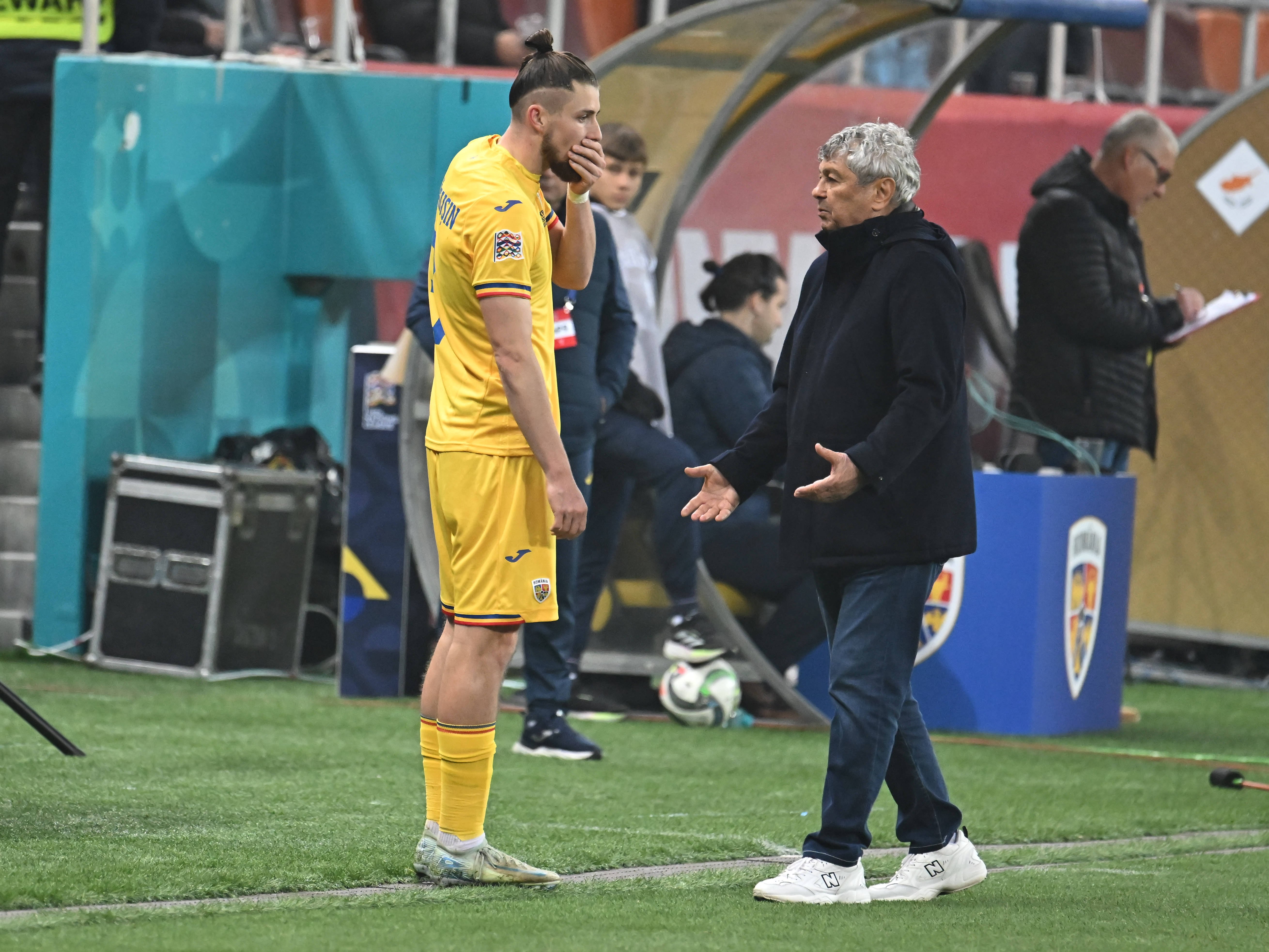 Momentul &icirc;n care Mircea Lucescu l-a &rdquo;atacat&rdquo; pe antrenorul lui Radu Drăgușin: &rdquo;&Icirc;i cere să facă linie!&rdquo;