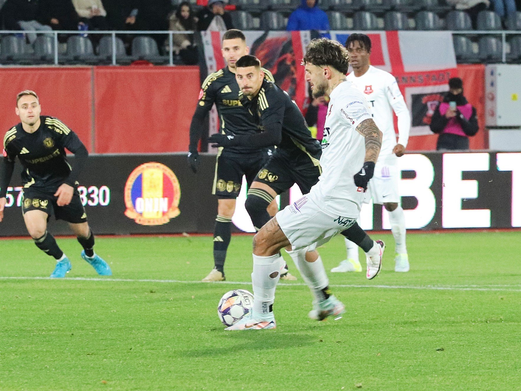 Măldărășanu respiră, liderul pierde teren! Trei idei după Hermannstadt - U Cluj 2-1, meci care aduce Șepcile Roșii cu picioarele pe păm&acirc;nt