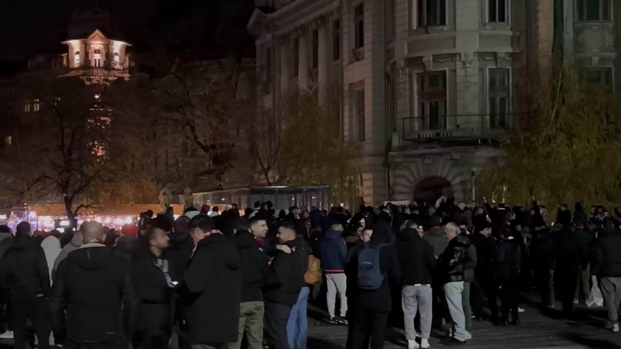 Grecii au blocat Piața Universității din București, cu patru ore &icirc;nainte de FCSB - Olympiakos!