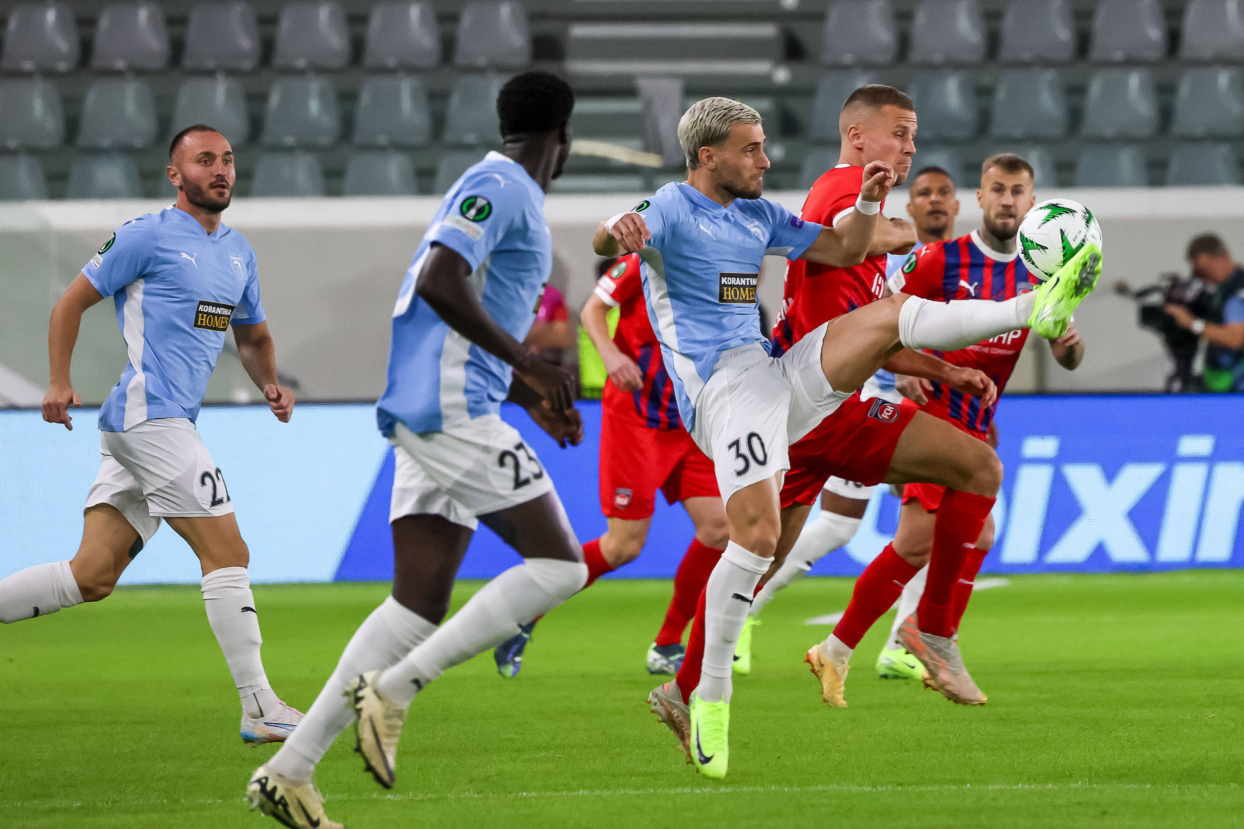 Ce au făcut fotbaliștii rom&acirc;ni din Conference League: toți sunt pe locuri de calificare &icirc;n primăvara europeană!
